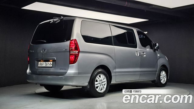 Hyundai Starex 2017 — photo 2