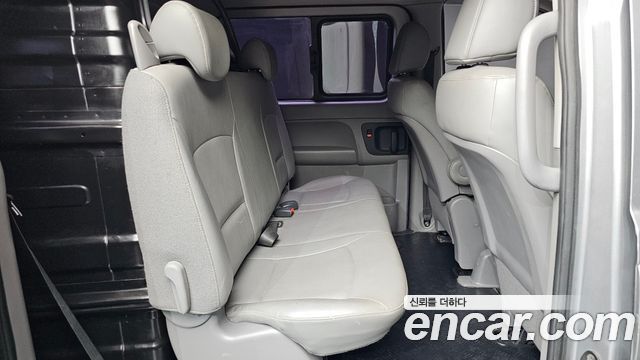 Hyundai Starex 2017 — photo 11