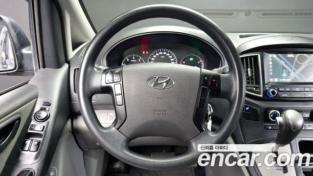 Hyundai Starex 2017 — photo 13