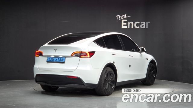 Tesla Model Y 2024 — photo 2