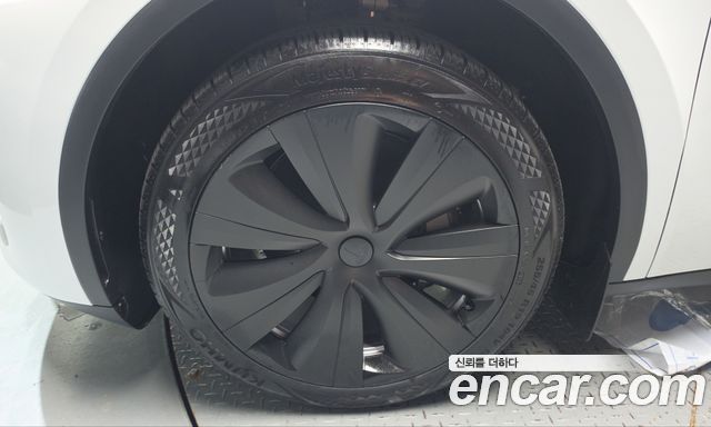 Tesla Model Y 2024 — photo 5