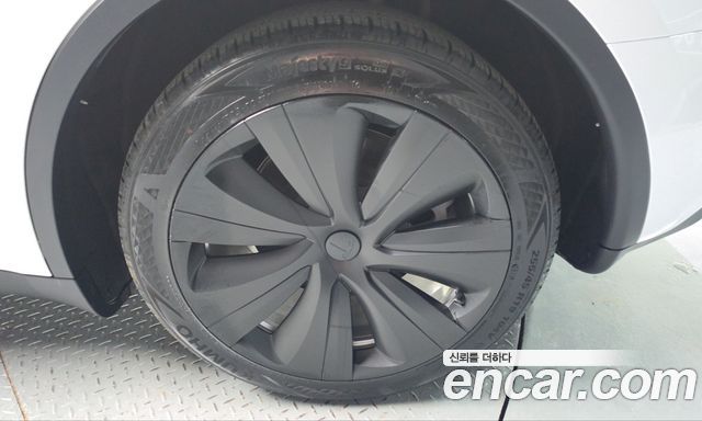 Tesla Model Y 2024 — photo 7