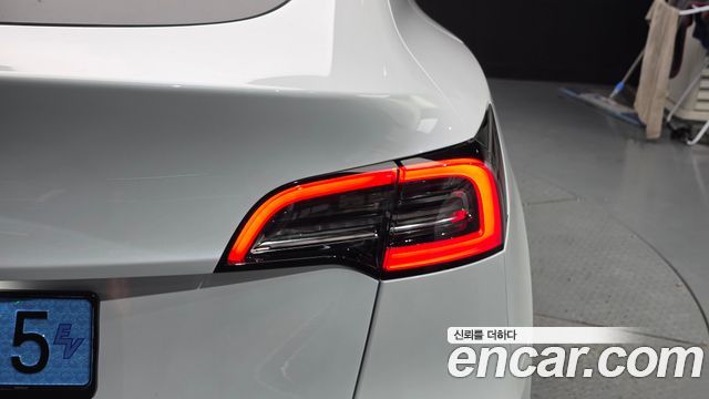 Tesla Model Y 2024 — photo 9