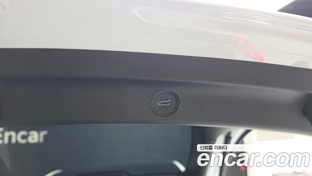 Tesla Model Y 2024 — photo 28