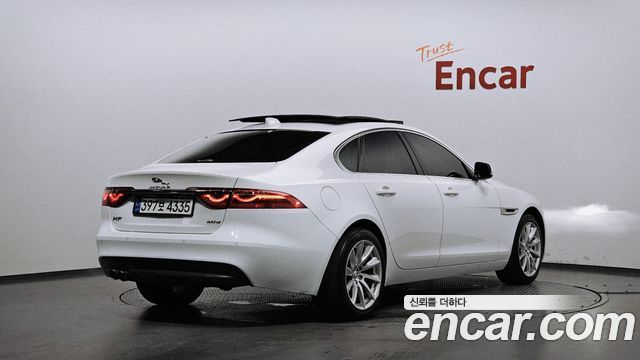 Jaguar XF 2017 — photo 2