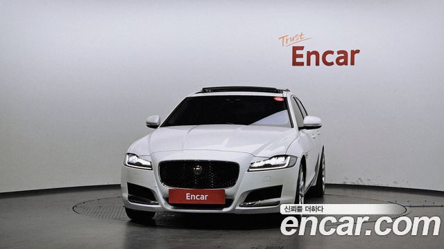 Jaguar XF 2017 — photo 3