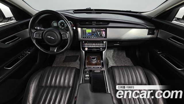 Jaguar XF 2017 — photo 7