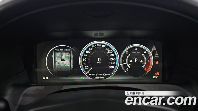 Jaguar XF 2017 — photo 8