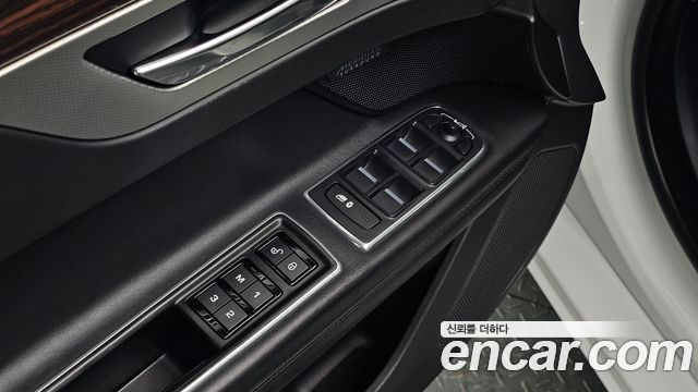 Jaguar XF 2017 — photo 15