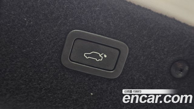 Jaguar XF 2017 — photo 18