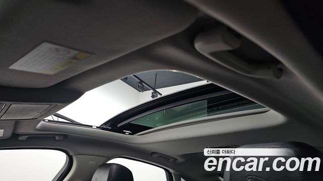 Jaguar XF 2017 — photo 20