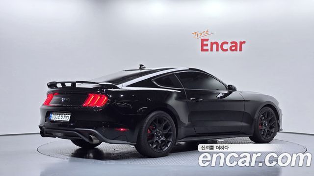 Ford Mustang 2021 — photo 2