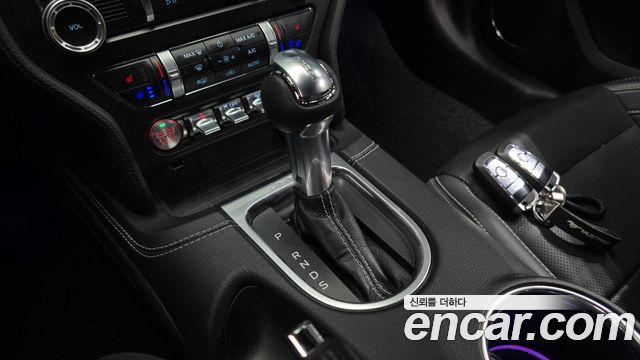 Ford Mustang 2021 — photo 12