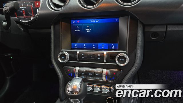 Ford Mustang 2021 — photo 22