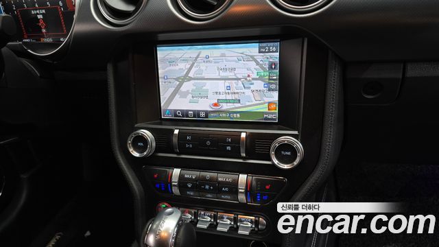 Ford Mustang 2021 — photo 23