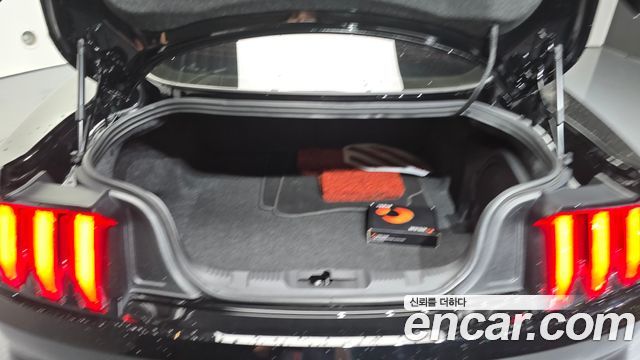 Ford Mustang 2021 — photo 33