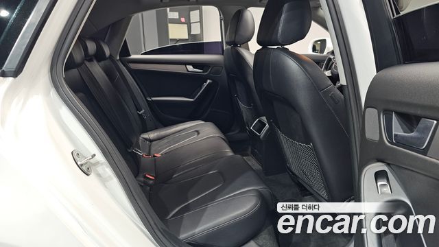 Audi A4 2014 — photo 17