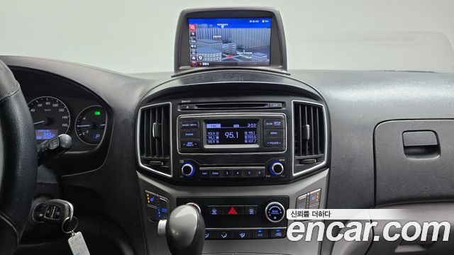 Hyundai Starex 2016 — photo 12