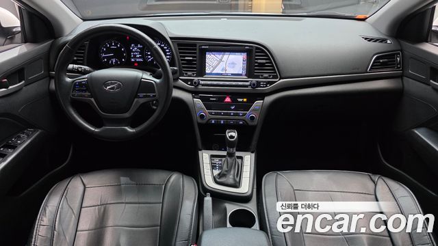 Hyundai AVANTE 2017 — photo 10