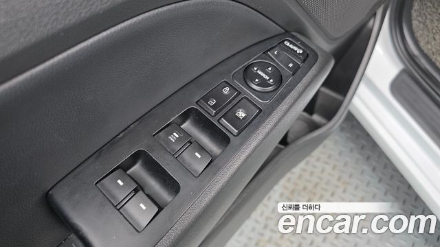 Hyundai AVANTE 2017 — photo 19