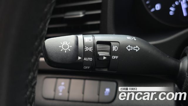 Hyundai AVANTE 2017 — photo 21