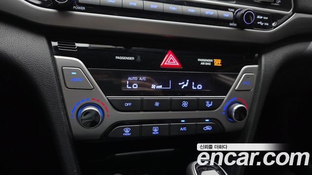 Hyundai AVANTE 2017 — photo 25