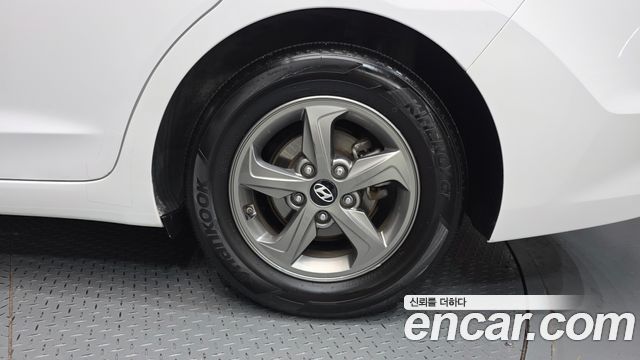 Hyundai AVANTE 2017 — photo 7