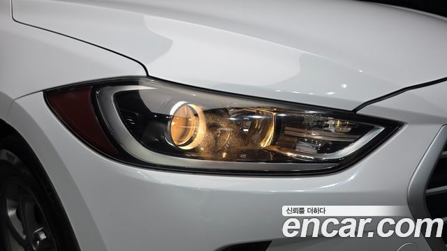 Hyundai AVANTE 2017 — photo 8