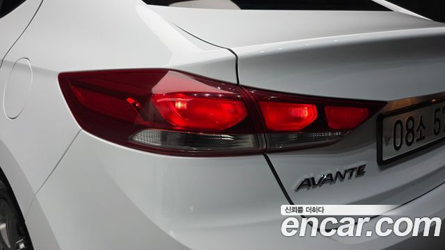 Hyundai AVANTE 2017 — photo 9