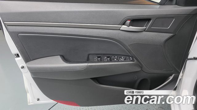 Hyundai AVANTE 2017 — photo 14