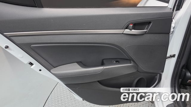 Hyundai AVANTE 2017 — photo 15