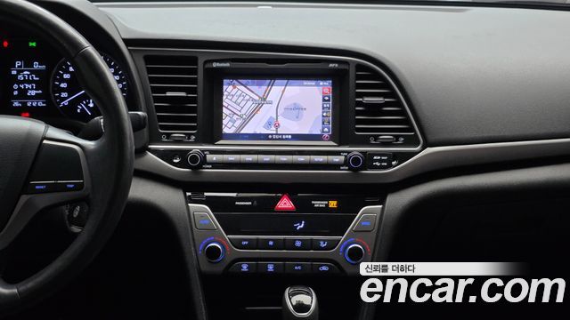 Hyundai AVANTE 2017 — photo 28