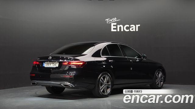 Mercedes-Benz E-Class 2023 — photo 2