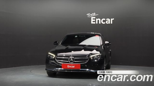 Mercedes-Benz E-Class 2023 — photo 3
