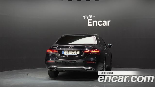 Mercedes-Benz E-Class 2023 — photo 4