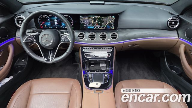 Mercedes-Benz E-Class 2023 — photo 10