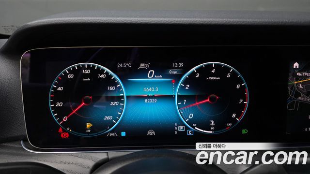 Mercedes-Benz E-Class 2023 — photo 11