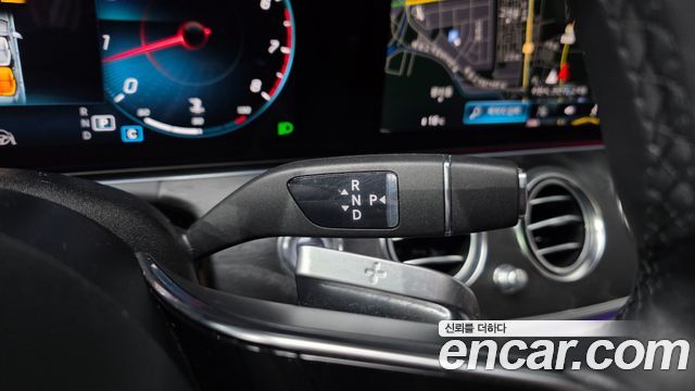 Mercedes-Benz E-Class 2023 — photo 12