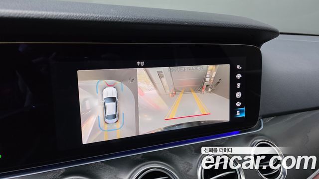 Mercedes-Benz E-Class 2023 — photo 21