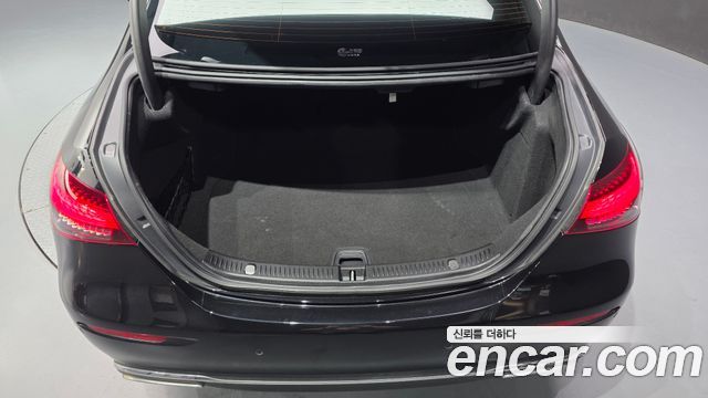 Mercedes-Benz E-Class 2023 — photo 24