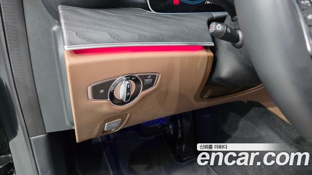 Mercedes-Benz E-Class 2023 — photo 26