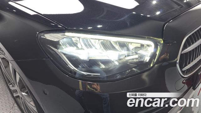 Mercedes-Benz E-Class 2023 — photo 8