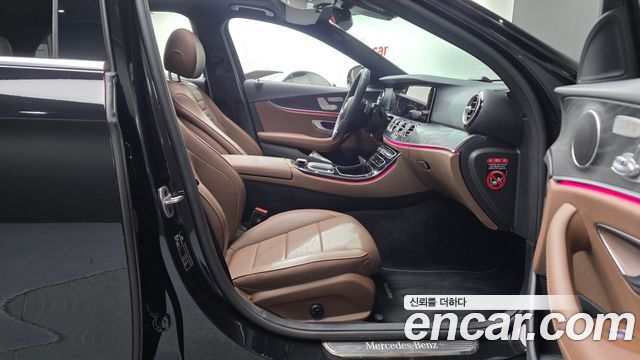 Mercedes-Benz E-Class 2023 — photo 16