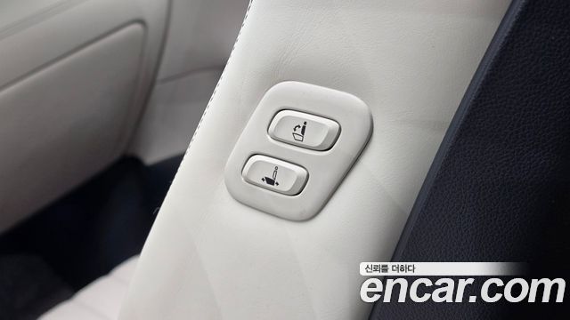 Genesis GV70 2024 — photo 28