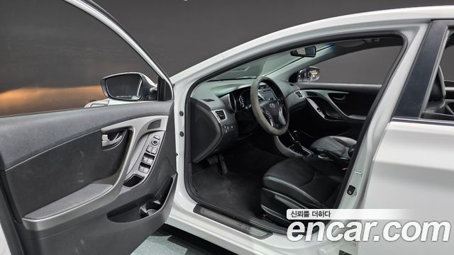 Hyundai AVANTE 2014 — photo 10
