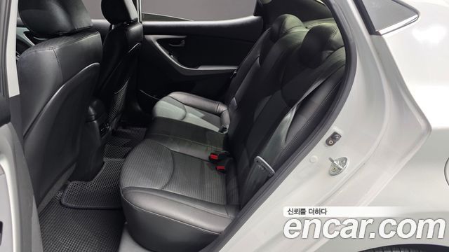 Hyundai AVANTE 2014 — photo 11