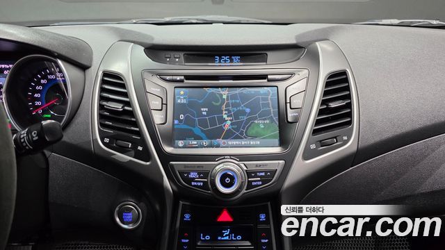 Hyundai AVANTE 2014 — photo 17