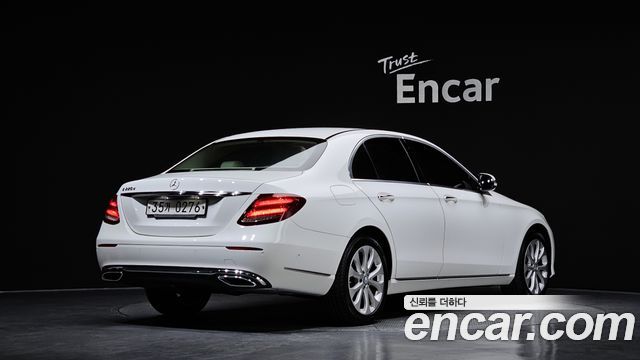 Mercedes-Benz E-Class 2017 — photo 2
