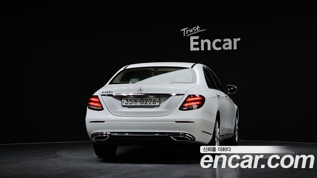 Mercedes-Benz E-Class 2017 — photo 4