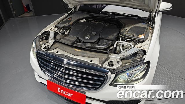 Mercedes-Benz E-Class 2017 — photo 6